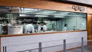 Ada Iced Espresso Latte Enak di Kafe yang Simpel dan Cozy Ini