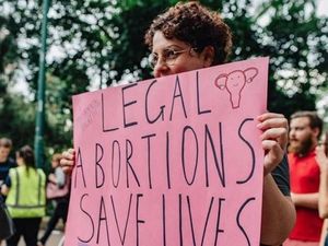 Desakan Agar Rumah Sakit Umum Australia Lakukan Aborsi