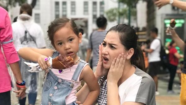 Anak Mona Ratuliu Ini Gemesin Banget Kalau Lagi Makan!
