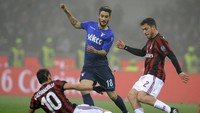 Milan mendapat perlawanan sengit dari Lazio sejak menit pertama. Kedua tim tampil menekan dan menciptakan banyak peluang. (Foto: Marco Rosi/Getty Images)