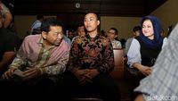 Foto: So Sweet! Ini Momen Novanto-Deisti Saling Lempar Senyum