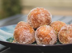 Yummy! Donat Enak Ini Hanya untuk Mereka yang Berusia 21 Tahun