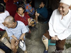 Foto: Bahagianya Mantan Pasien Kusta Berkaki Palsu