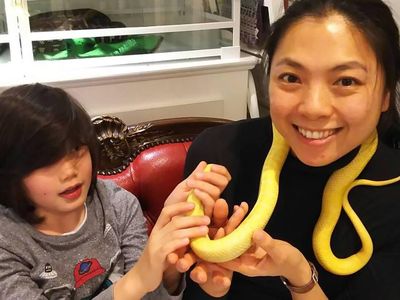 Foto: Nyeruput Kopi Bareng Ular di Tokyo, Mau?