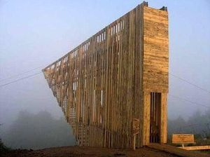 Aneh Banget! Jembatan di Rusia Cuma Sepotong