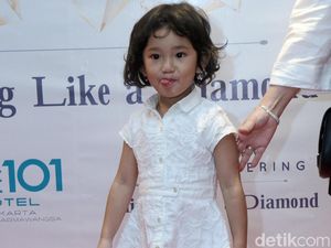 Pose Bilqis Khumairah Razak, Putri Ayu Ting Ting