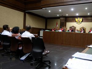 Canda Hakim ke Eks Sekjen Kemendagri: Anda Mau Jadi Terdakwa?