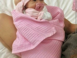 Aksi Para Bayi Bersama Empeng Kesayangannya