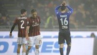Namun Lazio kesulitan mendapatkannya. Beberapa peluang gagal dimanfaatkan menjadi gol. Salah satunya adalah Marco Parolo, yang sepakannya di masa injury time masih melenceng tipis di atas gawang Milan. (Foto: Marco Rosi/Getty Images)