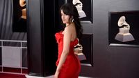 Sexy in Red! Camila Cabello Seksi Bergaun Merah di Grammy Awards 2018