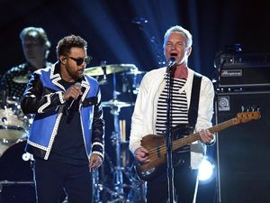 Sting Jadi Alien di New York Sting Jadi Alien di New York