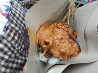 Murah Meriah! Racikan Sate Kikil dan Kulit Ayam Pak Salim yang Khas Indramayu