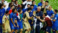 Marcelo Lippi tak cuma sukses besar bersama Juventus. Lippi juga membawa timnas Italia menjuarai Piala Dunia 2006. Foto: Clive Mason/Getty Images