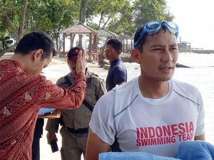 Gaya Sandiaga Renang di Sela-sela Ngantor di Pulau Bidadari