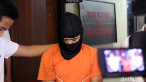 Foto: Ketika Pembunuh Ibu Hamil di Garut Tertunduk Lesu
