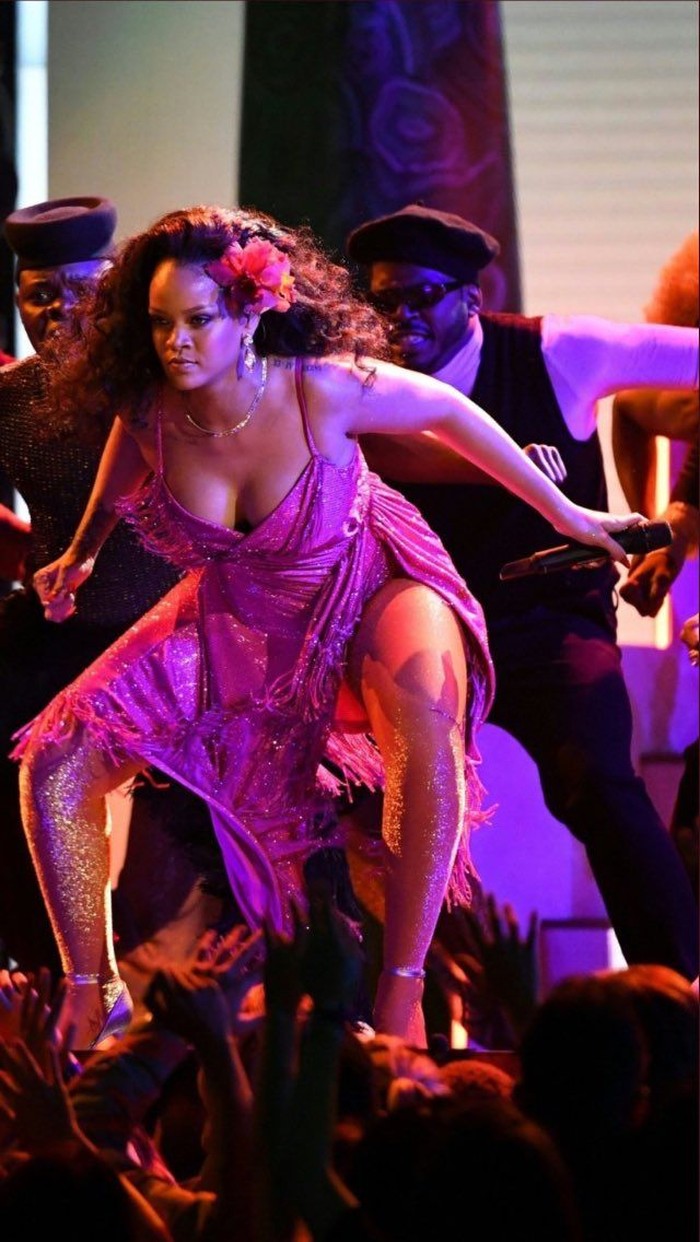 Rihanna begitu memukau di atas panggung Grammy Awards 2018. Foto: Istimewa