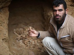 Warga Gaza Temukan Makam Kuno di Kebun Rumahnya