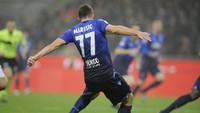 Tapi Lazio bisa membalas pada menit ke-20. Adam Marusic menaklukkan Gianluigi Donnarumma lewat sepakan jarak dekat di kotak penalti, yang membuat skor jadi 1-1 hingga turun minum. (Foto: Marco Rosi/Getty Images)