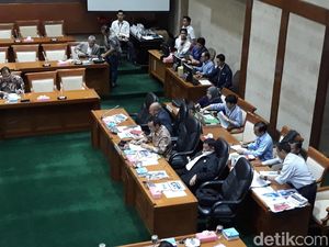 Rapat Soal Kinerja BUMN, DPR Cecar Soal Pembentukan Holding