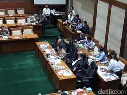 Rapat Soal Kinerja BUMN, DPR Cecar Soal Pembentukan Holding