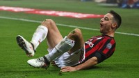 Di babak kedua, Milan kembali unggul berkat aksi Giacomo Bonaventura. Ia merobek gawang Lazio usai menanduk umpan terukur Davide Calabria ke kotak penalti. (Foto: Marco Luzzani/Getty Images)