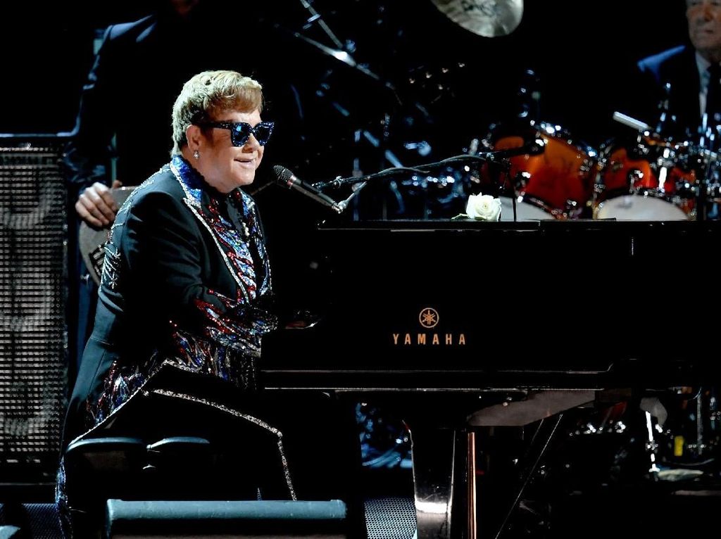 Koin Emas Bergambar Elton John Dilelang Rp 1,1 M