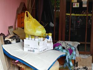 Banyak Botol Pewangi Ruangan di Rumah Temu Kerangka Ayah-Anak Banyak Botol Pewangi Ruangan di Rumah Temu Kerangka Ayah-Anak