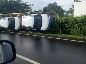 Suzuki Belum Tahu Kabar Truk yang Bawa Ignis Terguling Suzuki Belum Tahu Kabar Truk yang Bawa Ignis Terguling