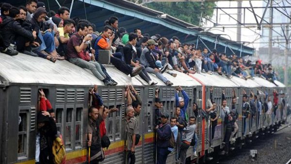 Kereta RI Juga Pernah Bikin Merinding Seperti di India Lho