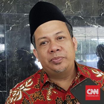 Fahri Tergelitik Serban Jokowi saat Jadi Imam di Afghanistan