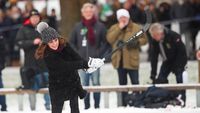 Lagi Hamil, Kate Middleton Asyik Main Hoki di Swedia