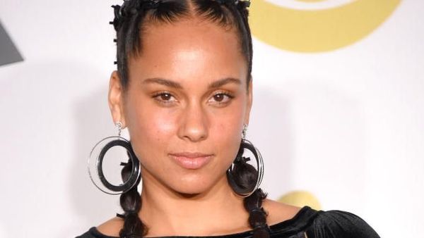 Jadi Host Grammy 2019, Inilah Pesona Alicia Keys Tanpa Makeup di Karpet Merah