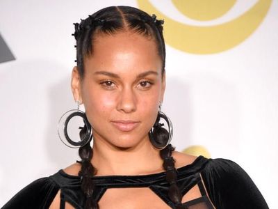 Foto: Alicia Keys Tetap Cantik dengan Wajah Tanpa Makeup di Grammy Awards