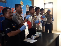 Mengaku Polisi dan Peras Pengendara, 2 Pria Ditangkap di Tangsel