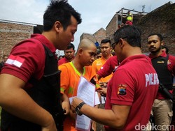 Pembunuhan Dera Karyawati BPR Direkonstruksi