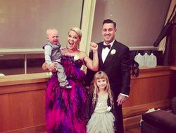 Pesan Manis Suami untuk Penyanyi Pink di Hari Ibu