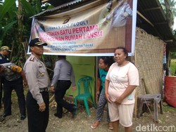 Berkelahi dengan Anak, Ibu Maryam Terpaksa Huni Kandang Kambing