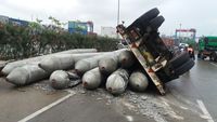 Paku Bumi Berserakan di Priok