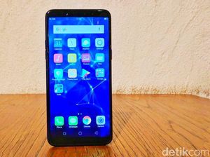 Penampakan Oppo F5 Kelir Biru yang Menggoda Penampakan Oppo F5 Kelir Biru yang Menggoda