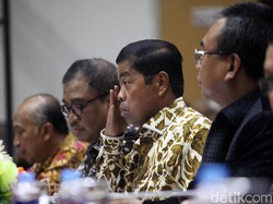 Rapat Perdana di DPR, Idrus Dicecar soal Solusi Atasi Kemiskinan
