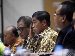 Rapat Perdana di DPR, Idrus Dicecar soal Solusi Atasi Kemiskinan Rapat Perdana di DPR, Idrus Dicecar soal Solusi Atasi Kemiskinan
