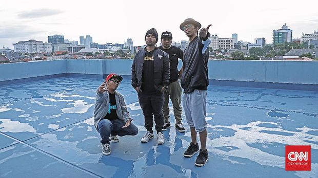 Fade2Black kini bermusik tanpa Bondan.