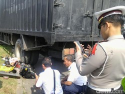 Rem Blong, Truk Hantam 3 Motor di Pertigaan Hanoman Semarang