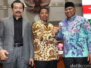 Mensos Idrus Rapat Perdana dengan Komisi VIII DPR Mensos Idrus Rapat Perdana dengan Komisi VIII DPR