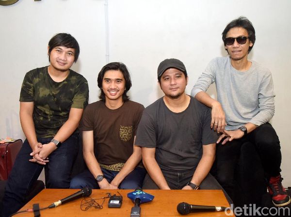 Kompak! Begini Serunya Momen Makan Personil Band Sheila on 7