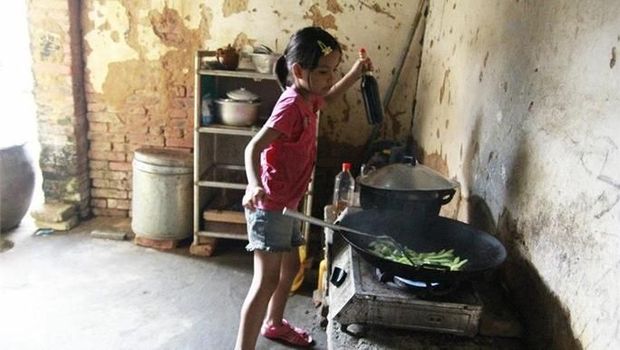 Ibunya Kabur, Anak Gadis Ini Banting Tulang Urus 2 Adik