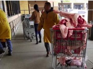 Supermarket Ini Mendadak Viral Setelah Pegawainya Kepergok Bawa Daging Pakai Troli Belanja