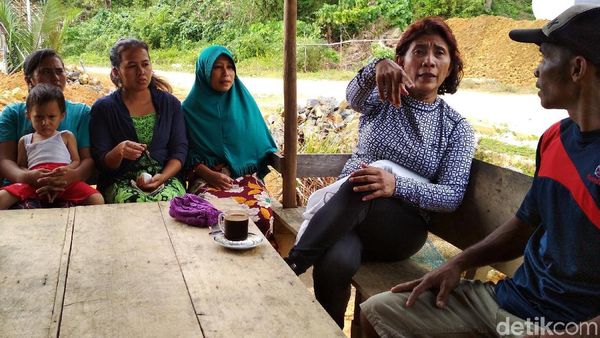 Foto: Susi Dipalak Kacamata Renang Oleh Nelayan