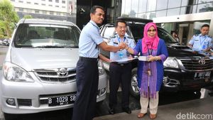 KPK Hibahkan 2 Mobil Sitaan Koruptor ke Rupbasan