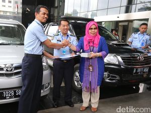 KPK Hibahkan 2 Mobil Sitaan Koruptor ke Rupbasan